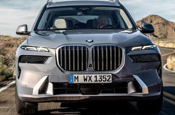 2025 BMW X7 xDrive40i Front Elevation