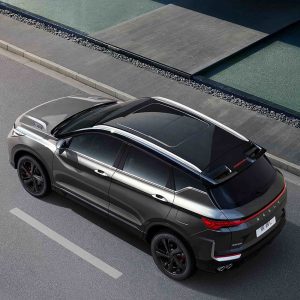 Geely Binyue L 2025 1.5TD DCT Star Glory Edition top view Aerial view of a gray Geely Boyue L SUV parked on a street.