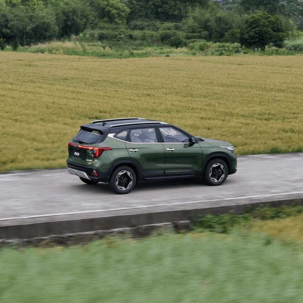 KIA Seltos 2023 1.5L CVT Premium Edition gallery3