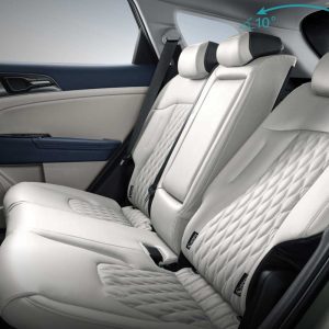 KIA Sportage 2025 1.5T 2WD Premium Intelligent Edition rear seat adjustment The rear seats of a car with white leather upholstery and adjustable headrests.