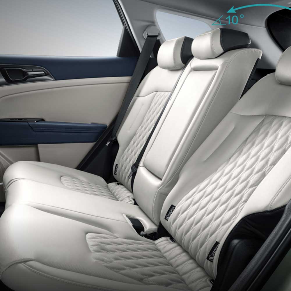 KIA Sportage 2025 1.5T 2WD Premium Intelligent Edition rear seat adjustment The rear seats of a car with white leather upholstery and adjustable headrests.
