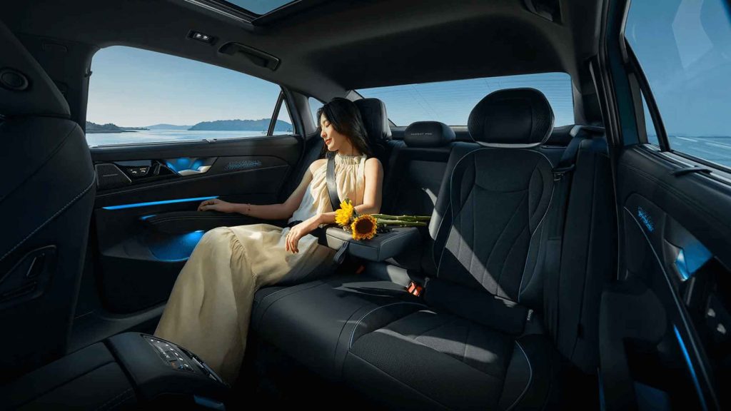 Volkswagen Passat Pro 2025 300TSI Longyao Edition Rear Cabin Space