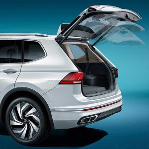 Volkswagen Tiguan L 2024 trunk Rear view of a white Volkswagen SUV with its trunk open, showcasing the spacious cargo area.