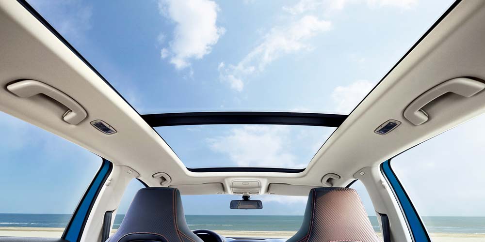 SKODA KAMIQ GT 2025 Ultra-Wide Panoramic Sunroof