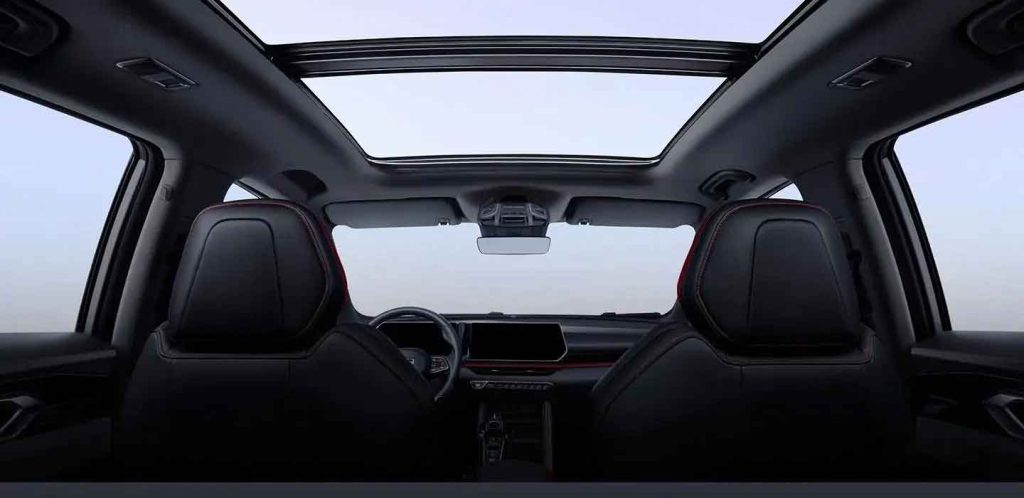 Geely Coolray 2025 panoramic sunroof