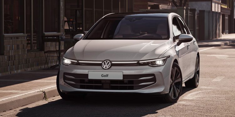 2025 Volkswagen Golf Front Three-Quarter