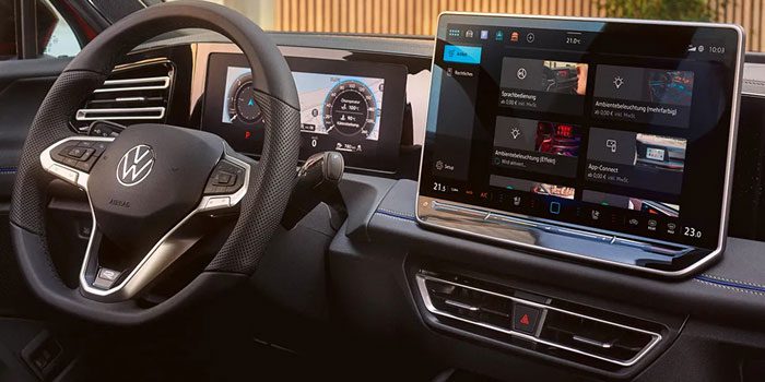 Volkswagen Tiguan Central control screen