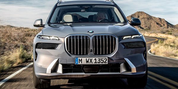 2025 BMW X7 xDrive40i Front Elevation