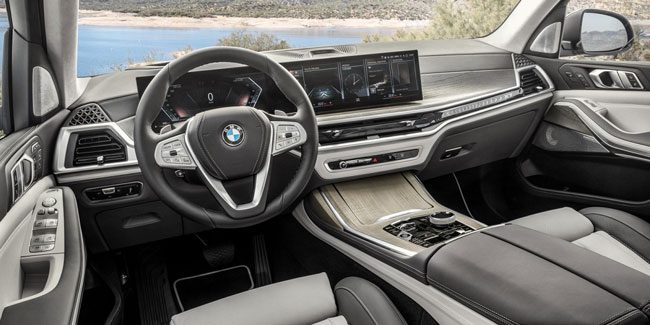 2025 BMW X7 xDrive40i Interior Shot