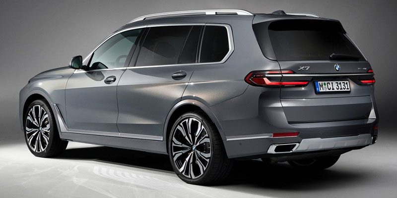 2025 BMW X7 xDrive40i Rear Three-Quarter