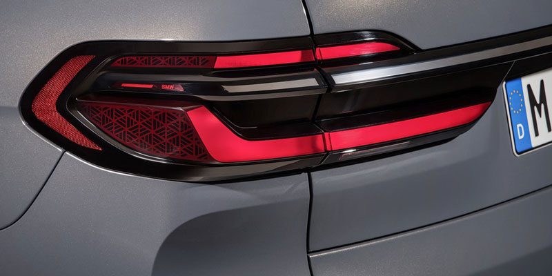 2025 BMW X7 xDrive40i taillights