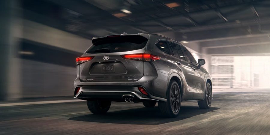 2025 Toyota Highlander Rear Three-Quarter