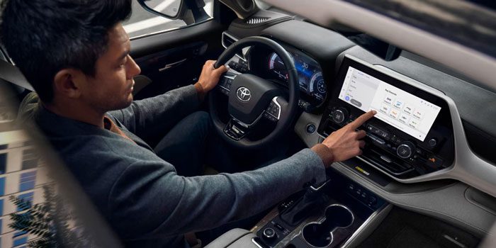 2025 Toyota Highlander center console screen