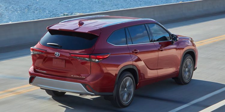 2025 Toyota Highlander rear side view at high speed
