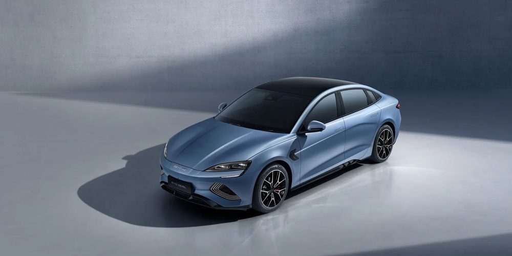 BYD Seal 2025 Front Three-Quarter