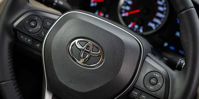 Toyota Corolla steering wheel logo
