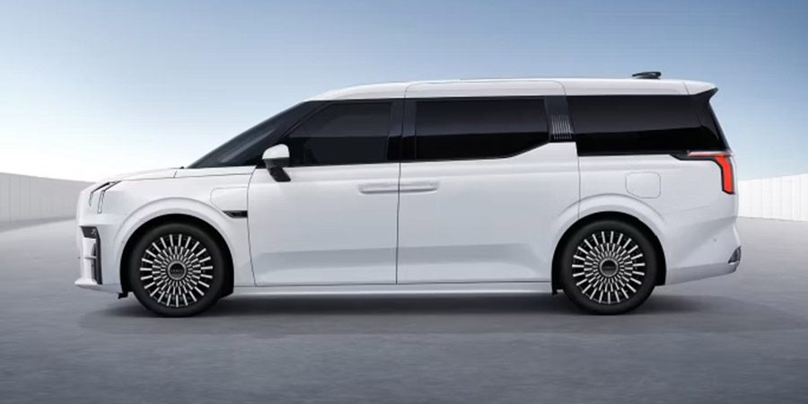 2025 Zeekr 009 Profile Shot