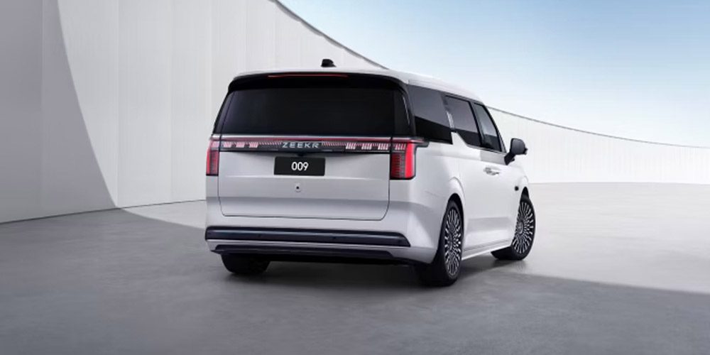 2025 Zeekr 009 Unique taillights
