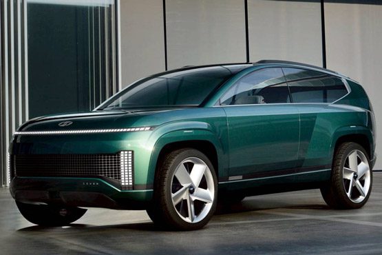 Hyundai IONIQ 7 Front Three-Quarter