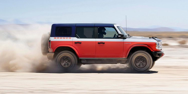 2026 Ford Bronco high-speed side view