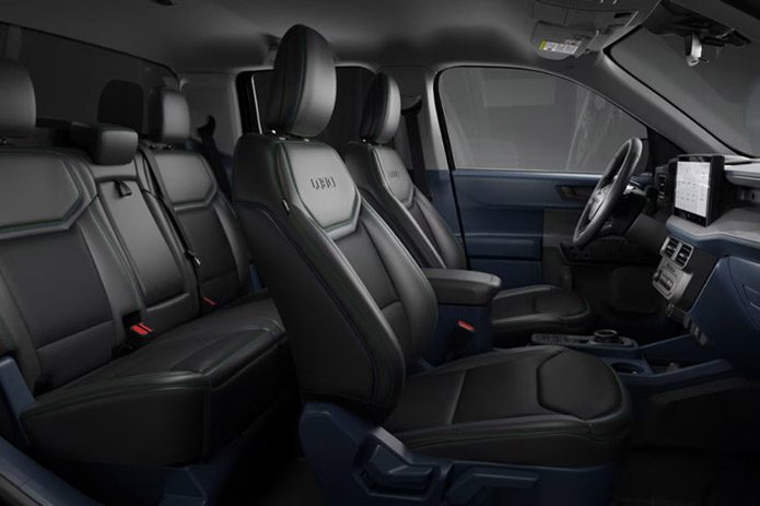 Interior space of the 2025 Ford Maverick Lobo