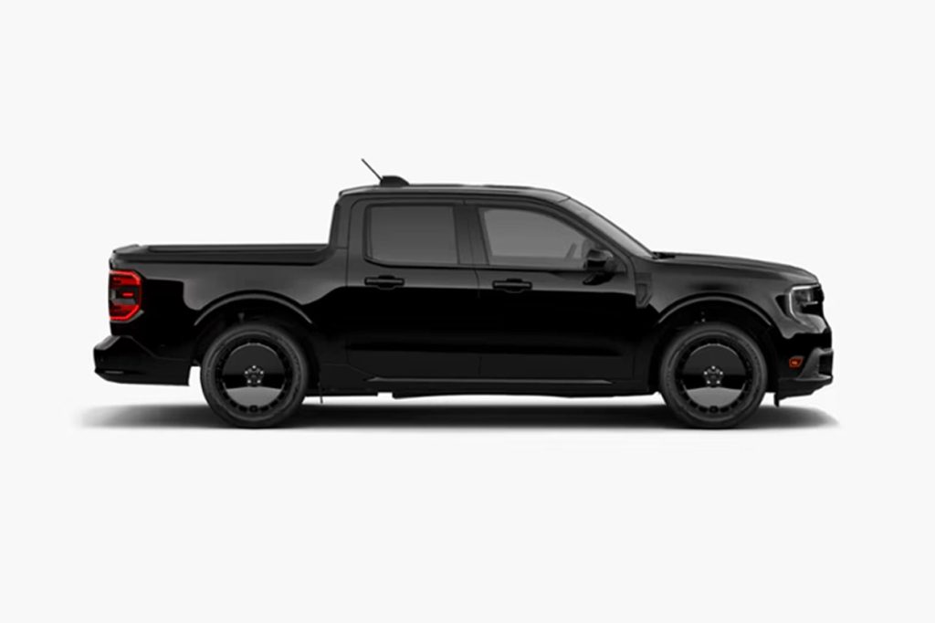 Side view of the 2025 Ford Maverick Lobo