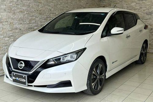 Used 2018 Nissan Leaf Front Three-Quarter