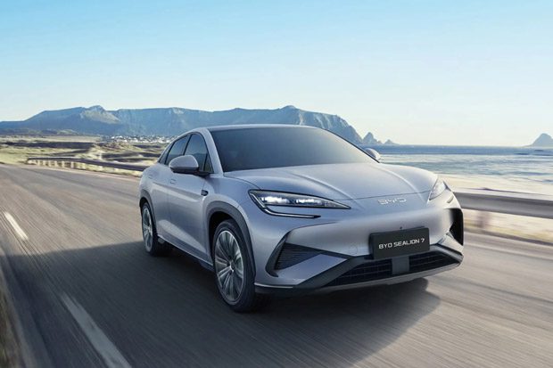 BYD Sealion 7 Rolling Shot