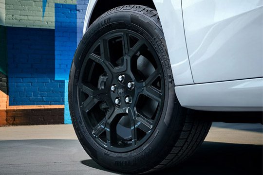 Close-up of the black 19-inch gloss black-painted wheel on a 2026 Ford Maverick Lobo pickup