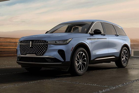 Three-quarter view of the left front side of the 2026 Lincoln Nautilus