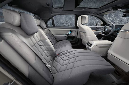 2026 BMW i7 rear seat space