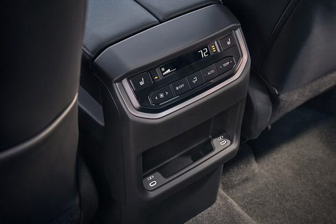 The 2026 Lexus TX 350 is equipped with a rear air conditioning system and a USB Type-C charging port