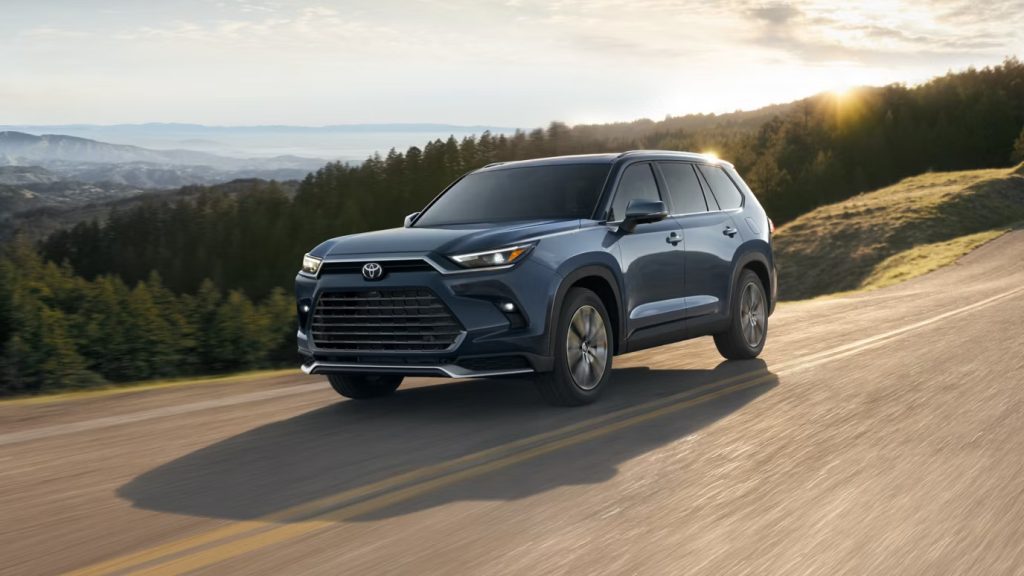Three-quarter view of the front side of the 2026 Toyota Grand Highlander Hybrid MAX Platinum
