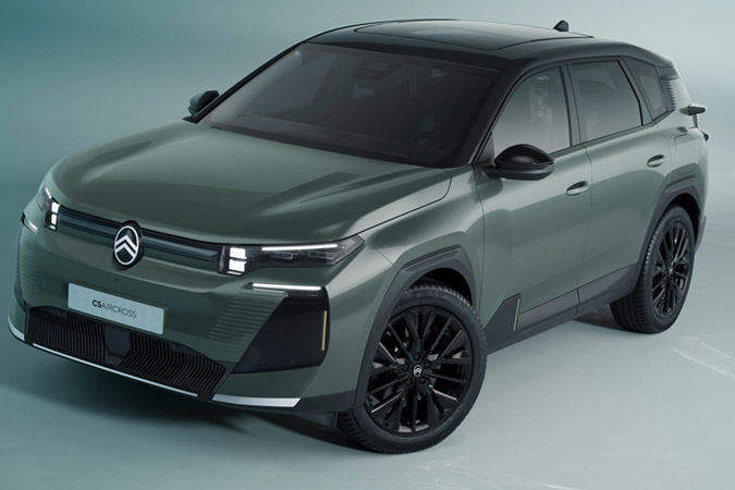 Three-quarter view of the front side of the 2026 Citroën C5 Aircross
